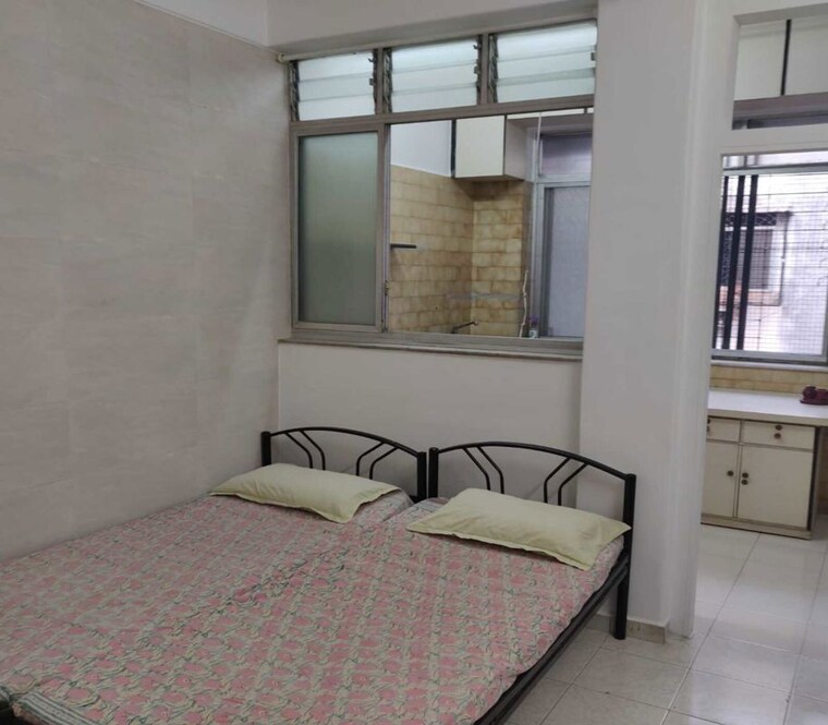 Room, dadar east 1 Bedroom 375 Sq.Ft. Apartment In Dadar East Mumbai 10586667