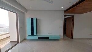 Room in 4 BHK Apartment at Jayabheri The Peaks, Narsingi – for Rent