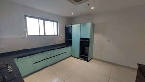 Room in 4 BHK Apartment at Jayabheri The Peaks, Narsingi – for Rent
