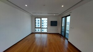 Room in 4 BHK Apartment at Jayabheri The Peaks, Narsingi – for Rent