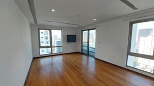 Room in 4 BHK Apartment at Jayabheri The Peaks, Narsingi – for Rent