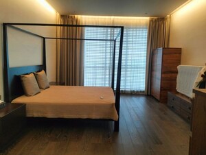Room in 5 BHK Apartment at Panchshil Trump Towers, Kalyani Nagar – for Rent