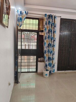 Room in 3 BHK Builder Floor at Green Fields Colony – for Rent