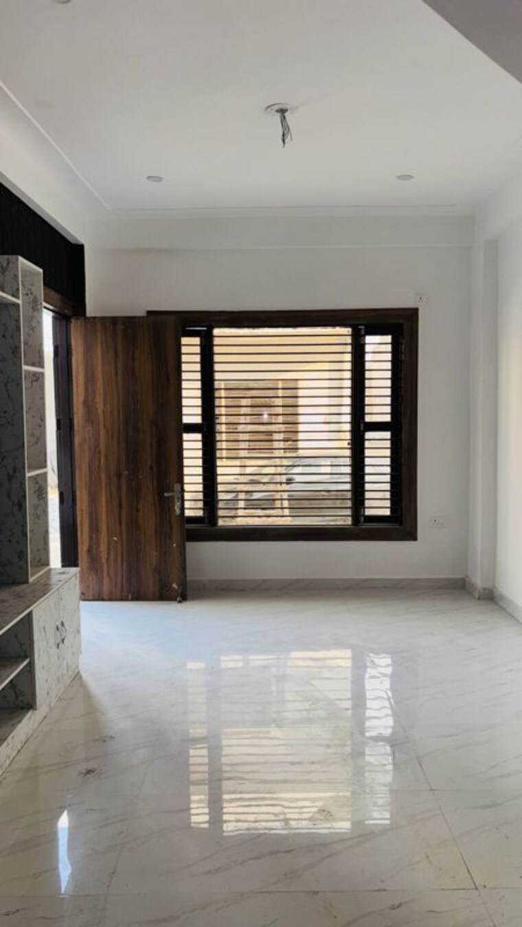 Living Room, kingson-green-villa-phase-2 3 Bedroom 2400 Sq.Ft. Villa In Panchsheel Green Greater Noida 10586704