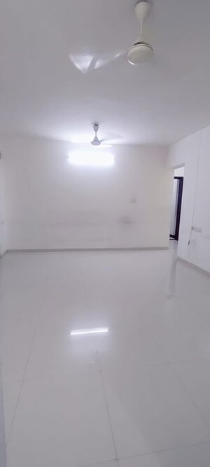 Room in 2 BHK Apartment at Nandan Euphora, Vishrantwadi – for Rent