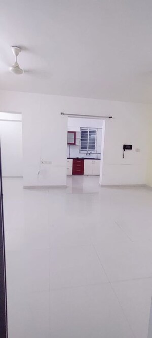 Room in 2 BHK Apartment at Nandan Euphora, Vishrantwadi – for Rent