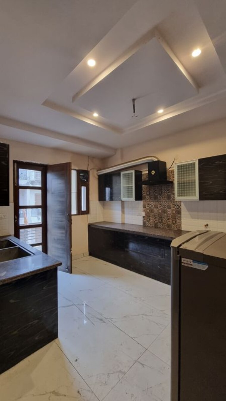 Kitchen, sunshine-enclave 3 Bedroom 1900 Sq.Ft. Apartment In Vip Road Zirakpur 10586709