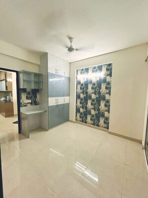 Room in 2 BHK Apartment at Signature Global Orchard Avenue, Sector 93 – for Rent