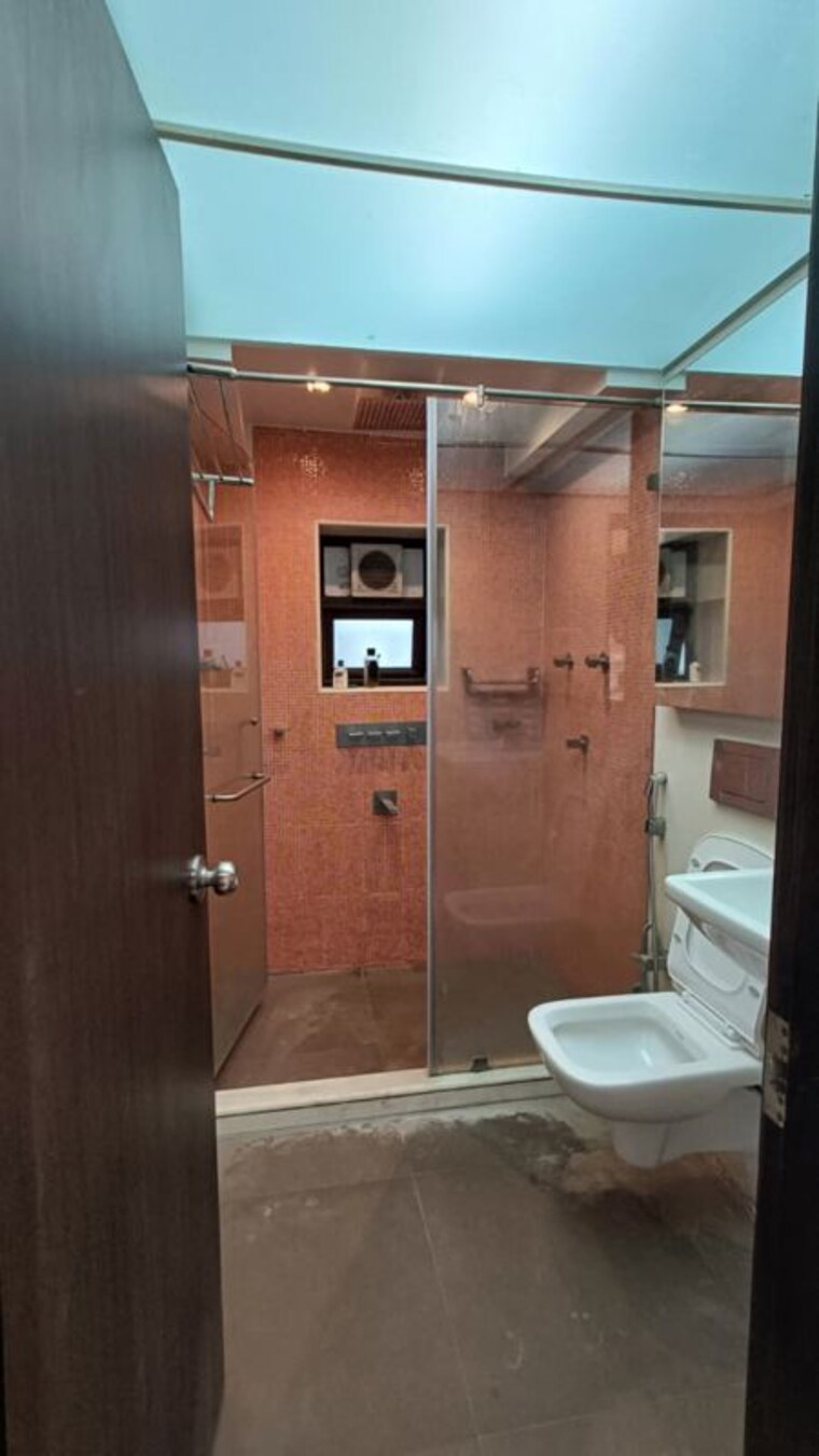 Bathroom, worli sea face 3 Bedroom 1500 Sq.Ft. Apartment In Worli Sea Face Mumbai 10586720