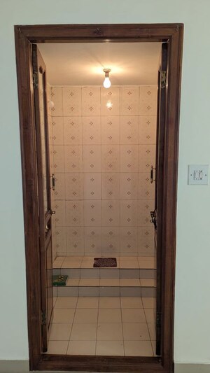 Bathroom in 2 BHK Builder Floor at Happy Homes BTM Layout, Btm Layout – for Rent