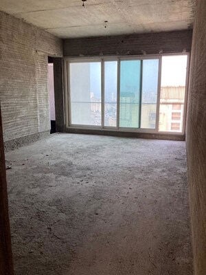 Room in 5 BHK Apartment at Midcity Shikhar, Andheri West – for Sale