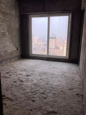 Room in 5 BHK Apartment at Midcity Shikhar, Andheri West – for Sale