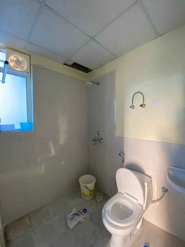 Bathroom, gurgaon village 2 Bedroom 720 Sq.Ft. Builder Floor In Gurgaon Village Gurgaon 10586737