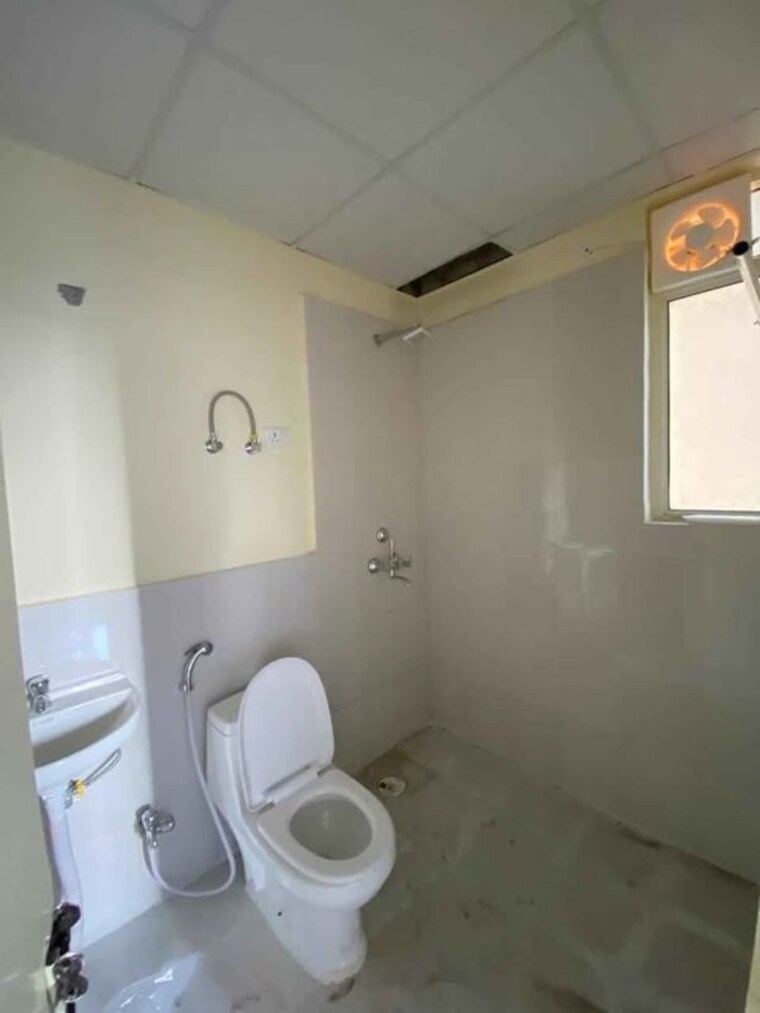 Bathroom, gurgaon village 2 Bedroom 720 Sq.Ft. Builder Floor In Gurgaon Village Gurgaon 10586737