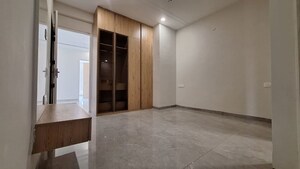 Room in 3 BHK Apartment at HLP Palmillas, Vip Road – for Sale