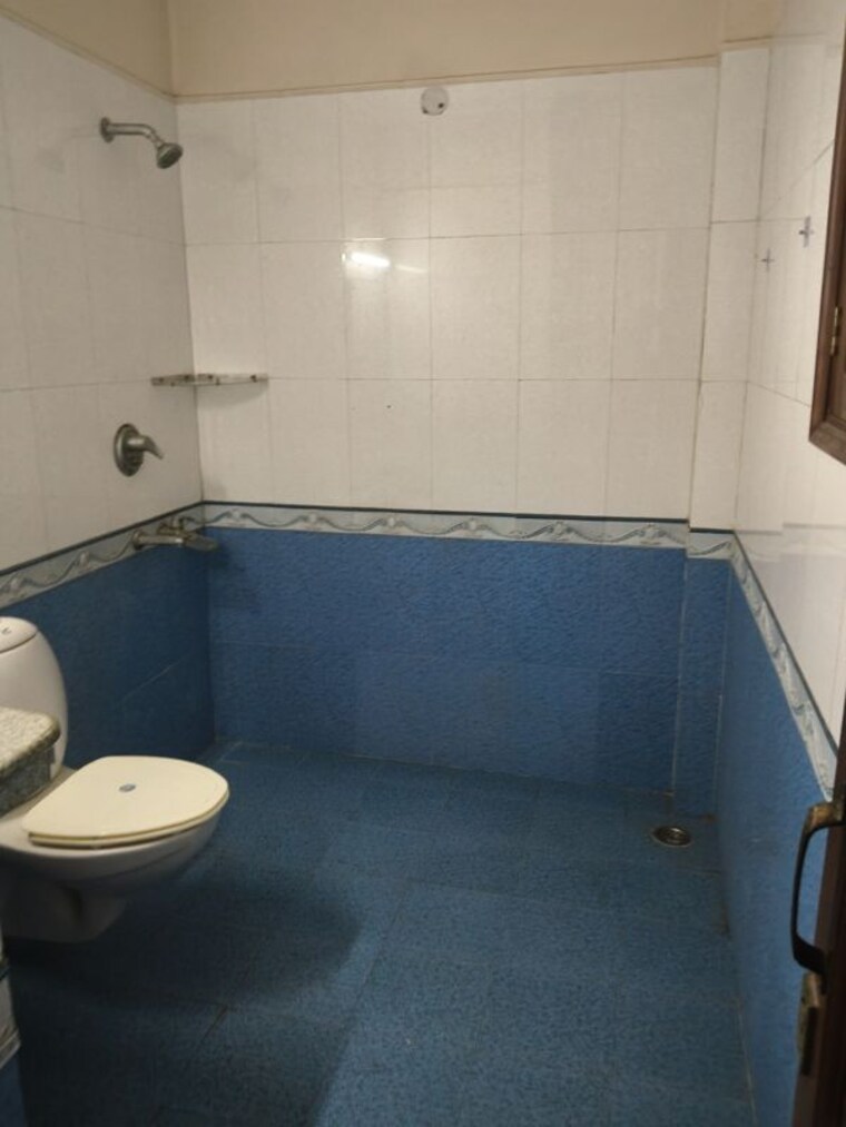 Bathroom, rwa-apartments-sector-52 3 Bedroom 1500 Sq.Ft. Apartment In Sector 52 Noida 10586775