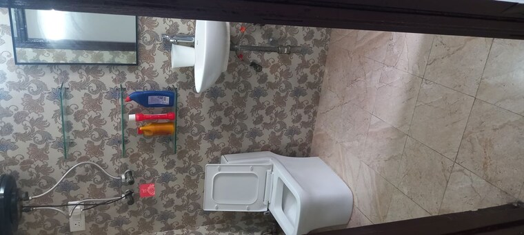 Attached Bathroom, ip extension 3 Bedroom 1500 Sq.Ft. Apartment In Ip Extension Delhi 10586784