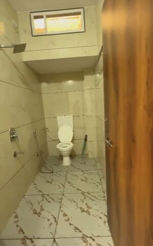 Bathroom in 1 BHK Builder Floor at Vijay Nagar – for Rent