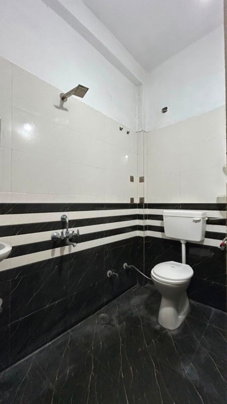 Bathroom, vijay nagar 1 Bedroom 400 Sq.Ft. Builder Floor In Vijay Nagar Indore 10586839