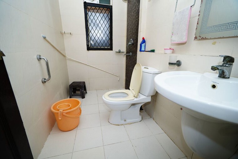 Bathroom, amrapali-sapphire 3 Bedroom 1102 Sq.Ft. Apartment In Sector 45 Noida 10586848