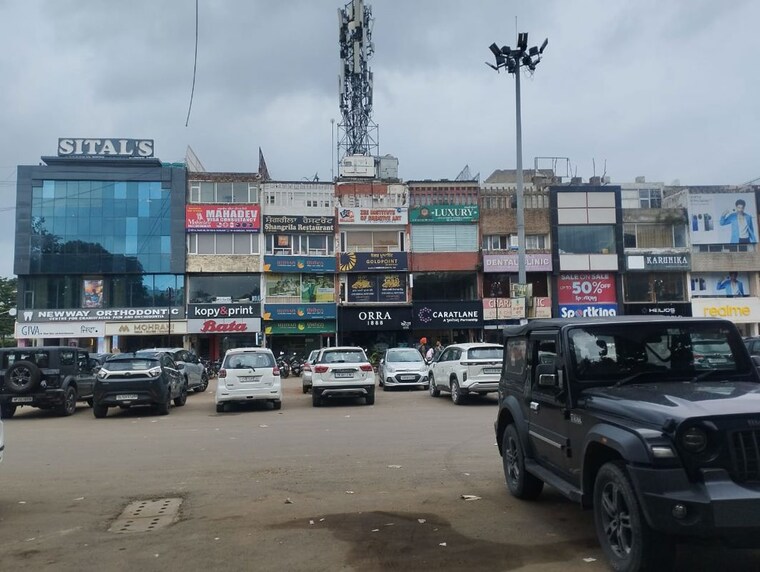  Parking, phase 7 Commercial Office Space 1000 Sq.Ft. In Phase 7 Mohali 10586864
