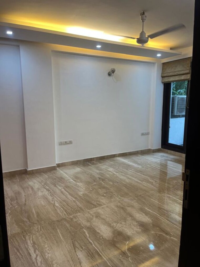 Room, new friends colony 4 Bedroom 508 Sq.Yd. Builder Floor In New Friends Colony Delhi 10586857