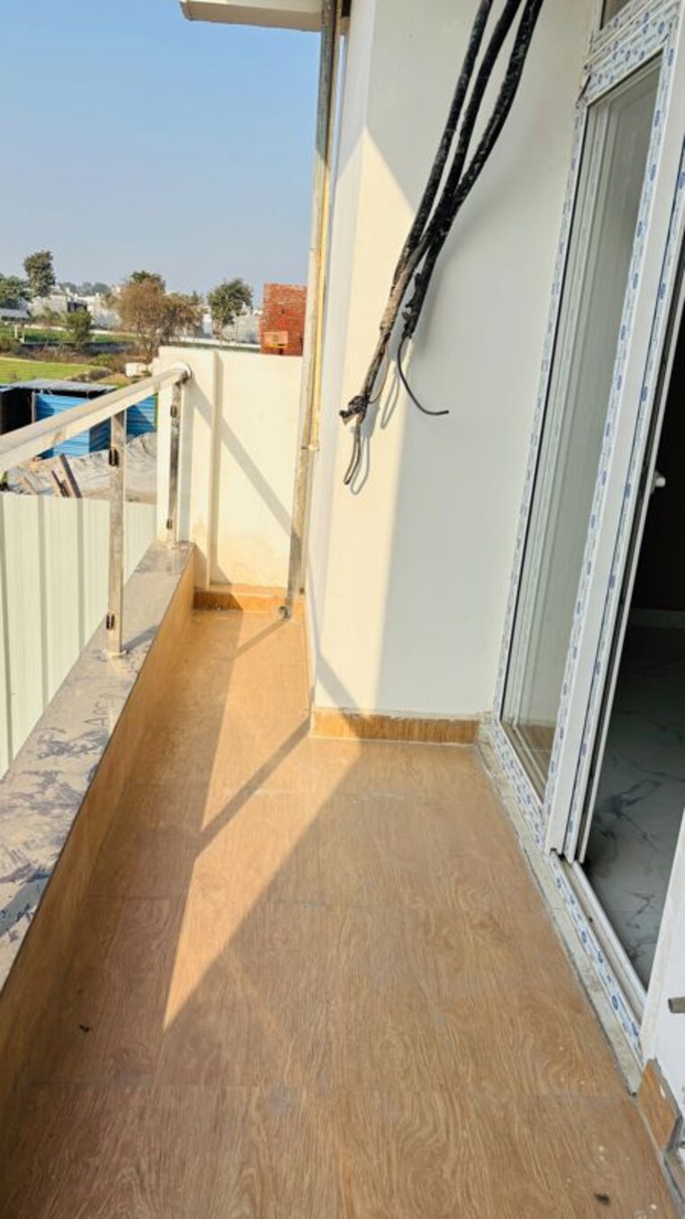 Balcony, kingson-green-villa-phase-2 3 Bedroom 2400 Sq.Ft. Villa In Panchsheel Green Greater Noida 10586871
