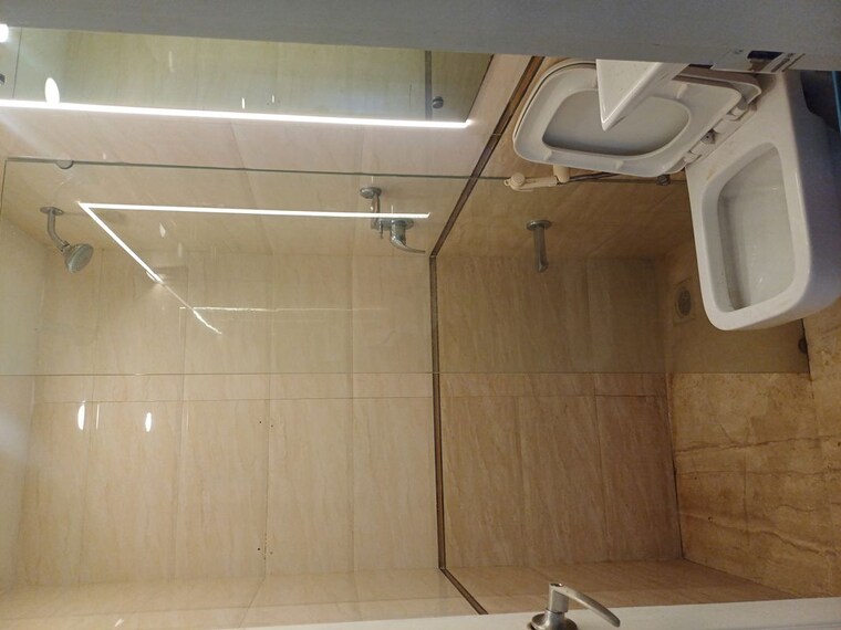Bathroom, dlh-sorrento 4 Bedroom 1100 Sq.Ft. Apartment In Veera Desai Road Mumbai 10586879