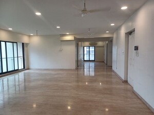 Room in 4 BHK Apartment at DLH Sorrento, Veera Desai Road – for Sale