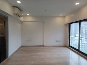Room in 4 BHK Apartment at DLH Sorrento, Veera Desai Road – for Sale