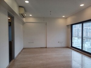 Room in 4 BHK Apartment at DLH Sorrento, Veera Desai Road – for Sale