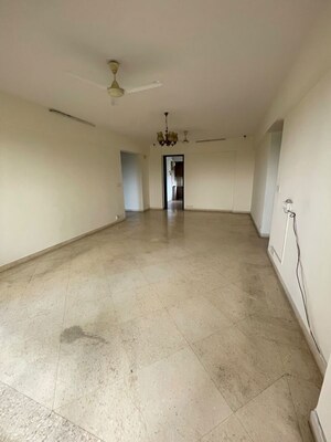 Room in 2 BHK Apartment at Eros Kenwood Tower, Sector 39 – for Rent