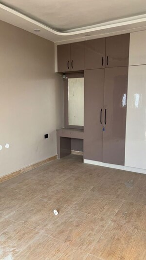 Room in 3 BHK Villa at Kingson Green Villa Phase 2, Panchsheel Green – for Sale