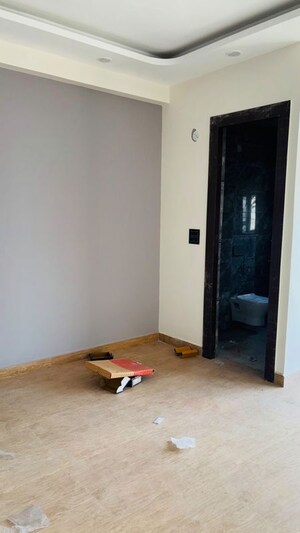 Room in 3 BHK Villa at Kingson Green Villa Phase 2, Panchsheel Green – for Sale