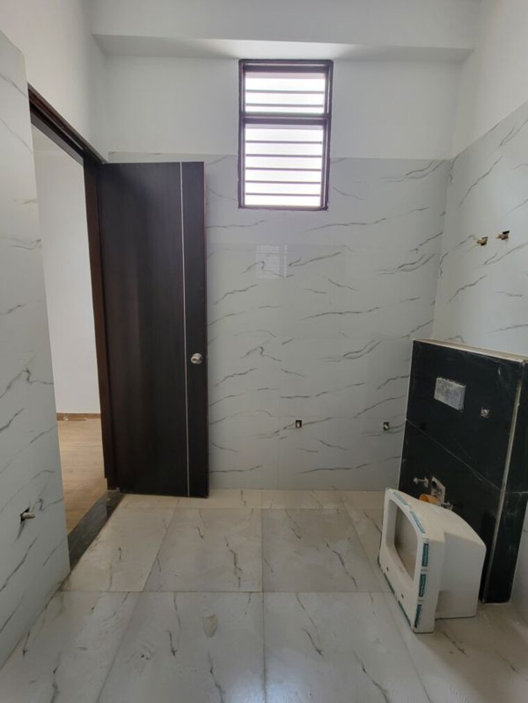 Bathroom, kingson-green-villa-phase-2 3 Bedroom 1810 Sq.Ft. Builder Floor In Panchsheel Green Greater Noida 10586891