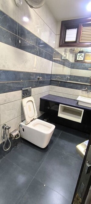 Team Area in 3 BHK Builder Floor at Pitampura – for Sale