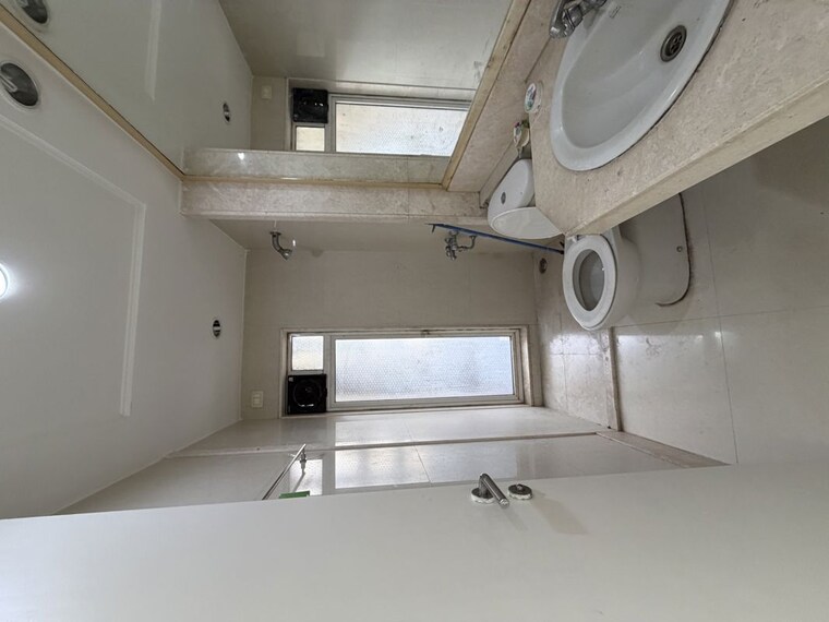 Bathroom, hiranandani-meadows 2.5 Bedroom 1400 Sq.Ft. Apartment In Manpada Thane 10586918