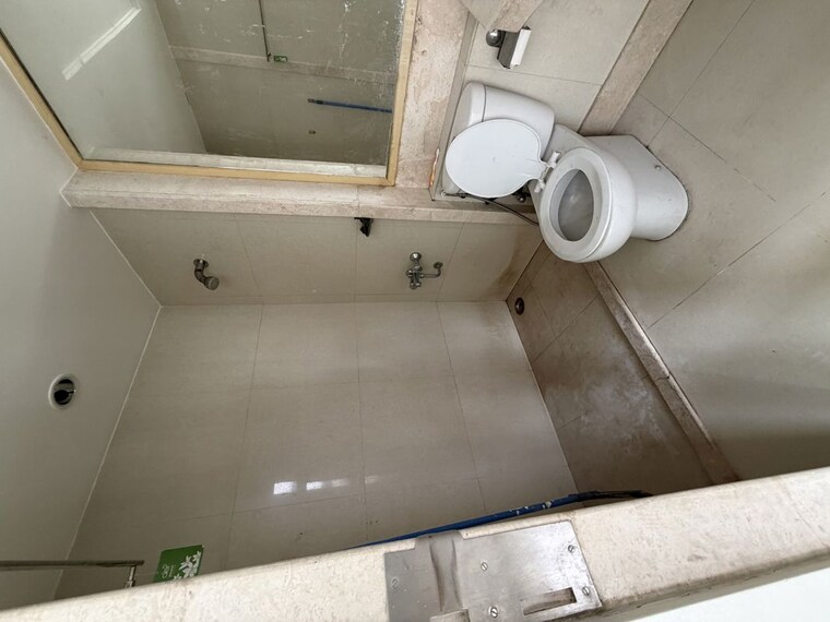 Bathroom, hiranandani-meadows 2.5 Bedroom 1400 Sq.Ft. Apartment In Manpada Thane 10586918