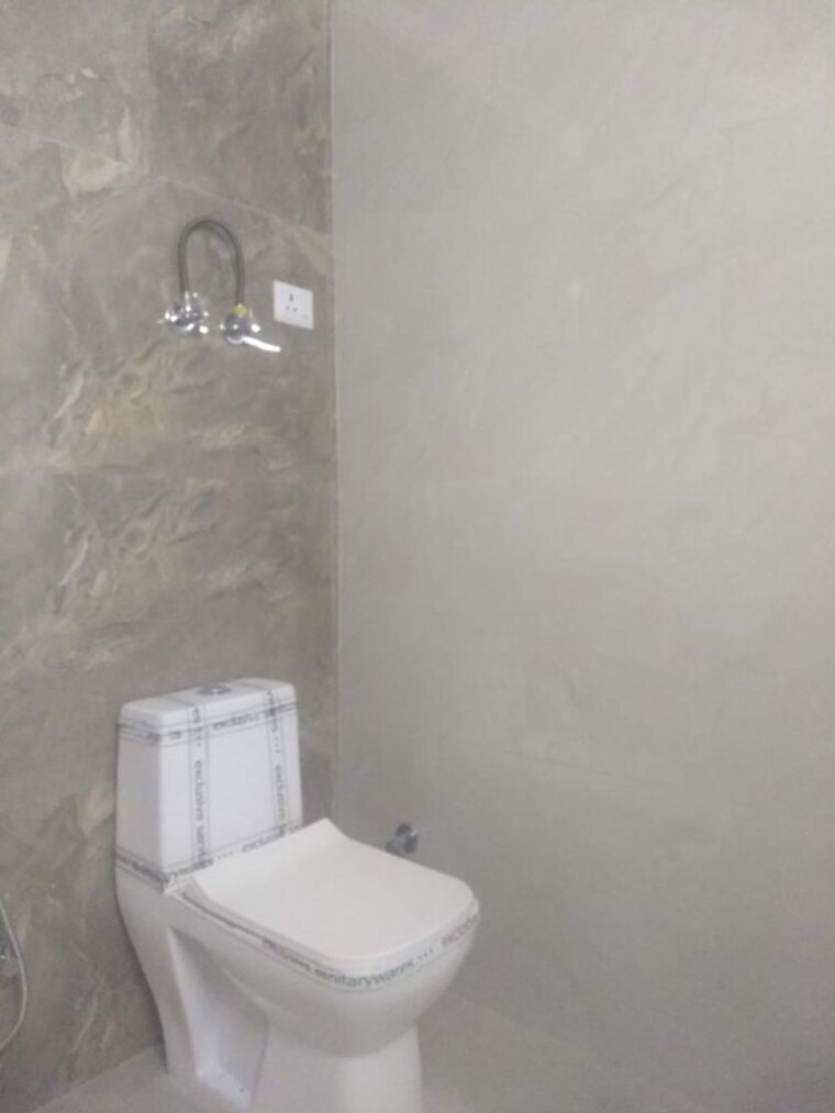 Bathroom, freedom fighters enclave 2 Bedroom 1000 Sq.Ft. Builder Floor In Freedom Fighters Enclave Delhi 10586892