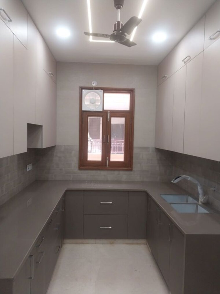 Kitchen, pitampura 6+ Bedroom 1500 Sq.Ft. Independent House In Pitampura Delhi 10586923