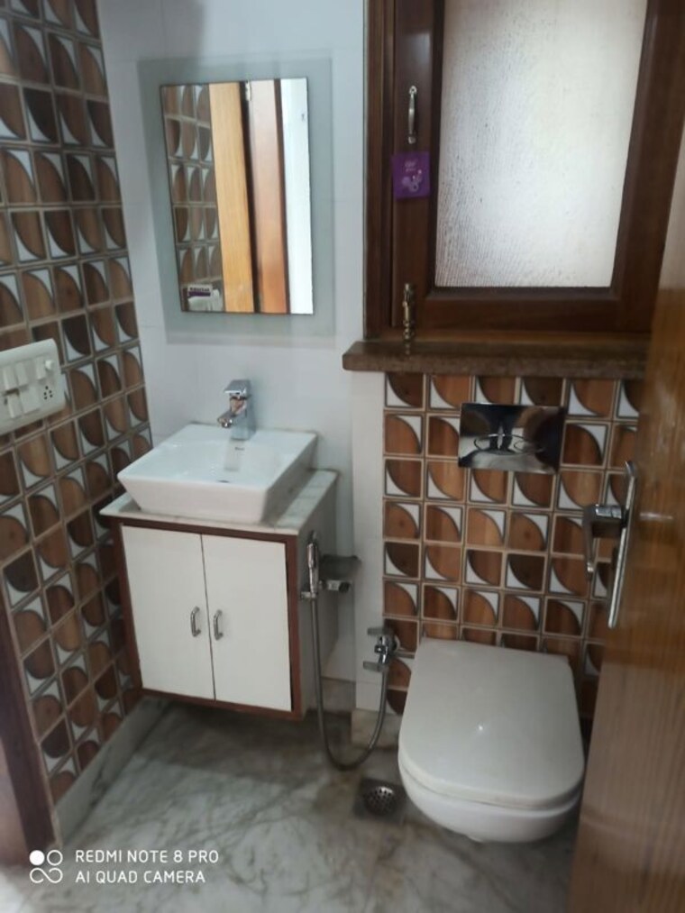 Bathroom, lajpat nagar 2 Bedroom 900 Sq.Ft. Builder Floor In Lajpat Nagar Delhi 10586929