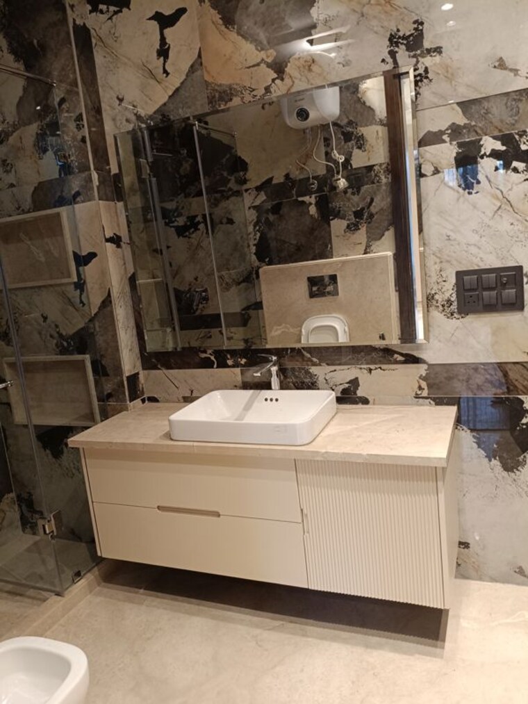 Bathroom, maharani bagh 4 Bedroom 800 Sq.Yd. Builder Floor In Maharani Bagh Delhi 10586925