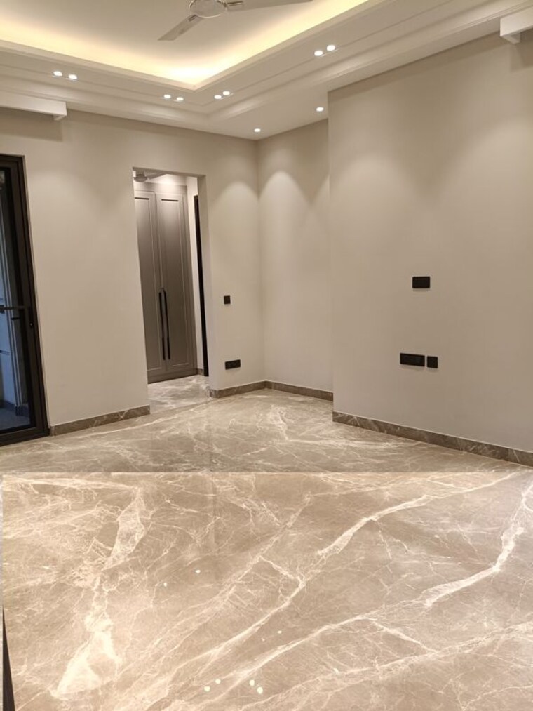 Room, maharani bagh 4 Bedroom 800 Sq.Yd. Builder Floor In Maharani Bagh Delhi 10586925