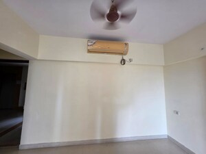 Room in 2.5 BHK Apartment at Lodha Splendora, Ghodbunder Road – for Rent