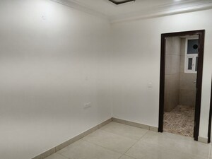 Room in 3 BHK Apartment at Sushma Valencia, International Airport Road – for Rent