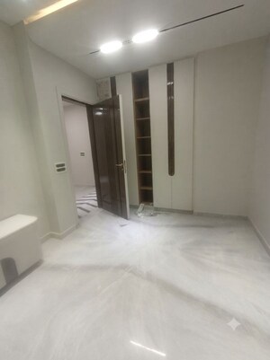 Room in 3 BHK Builder Floor at Vikas Puri – for Sale