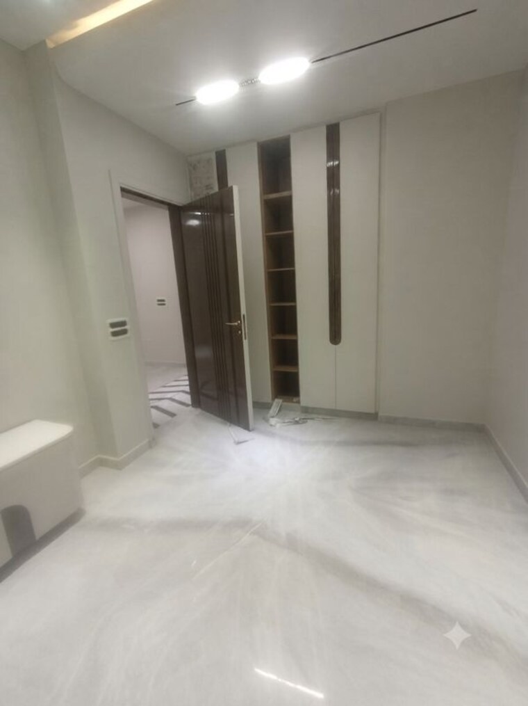 Room, vikas puri 3 Bedroom 200 Sq.Yd. Builder Floor In Vikas Puri Delhi 10586930