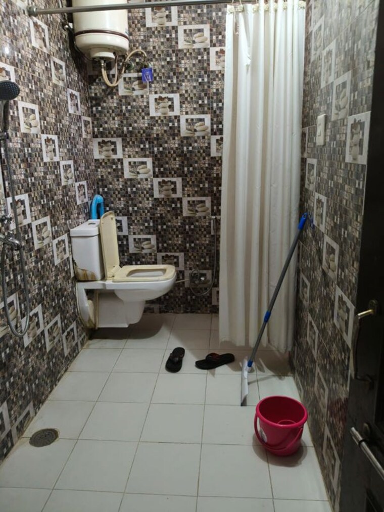 Bathroom, sector 22 2 Bedroom 1380 Sq.Ft. Independent House In Sector 22 Gurgaon 10586947