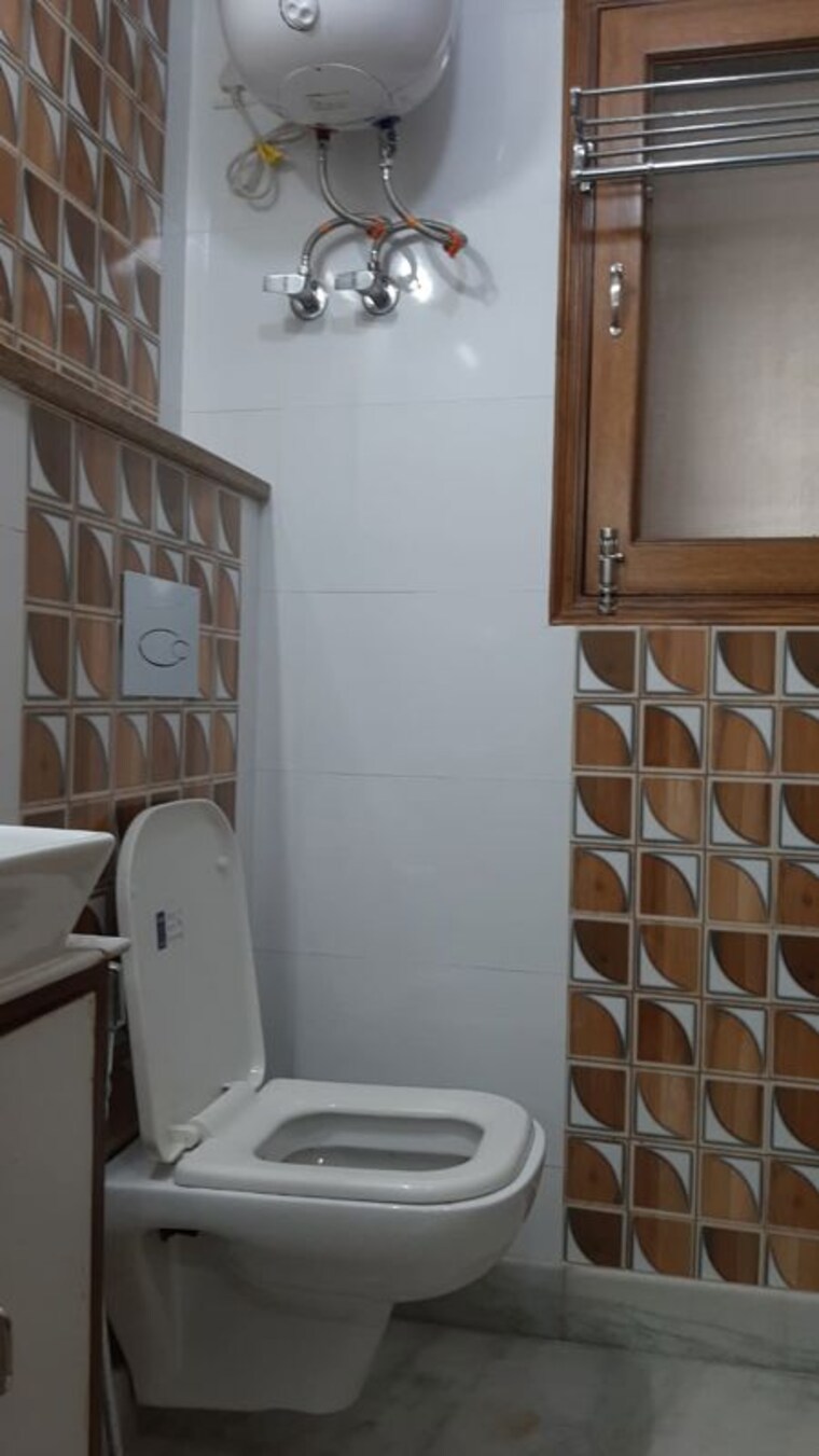 Washroom, lajpat nagar 2 Bedroom 900 Sq.Ft. Builder Floor In Lajpat Nagar Delhi 10586959