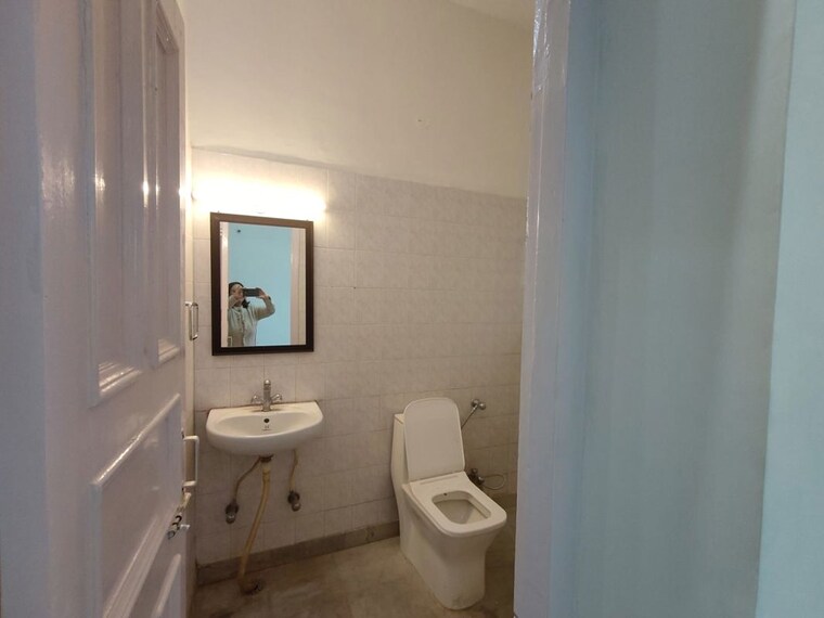 Bathroom, sector 43 3 Bedroom 1000 Sq.Ft. Independent House In Sector 43 Chandigarh 10586969